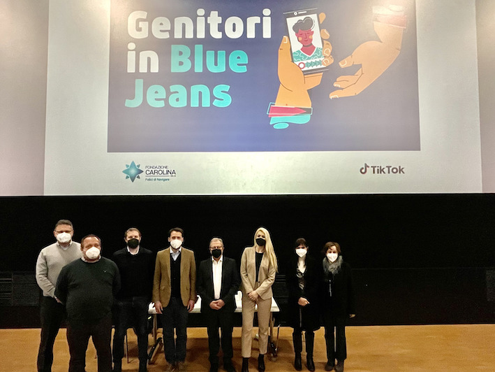 GENITORI IN BLUE JEANS – VENEZIA VARA LA NUOVA FORMULA PER COSTRUIRE CITTADINANZA DIGITALE